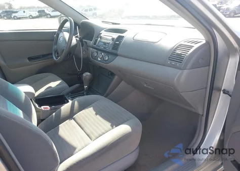 2005 Toyota Camry Le z USA, uszkodzony, nr VIN 4T1BE32K55U034263